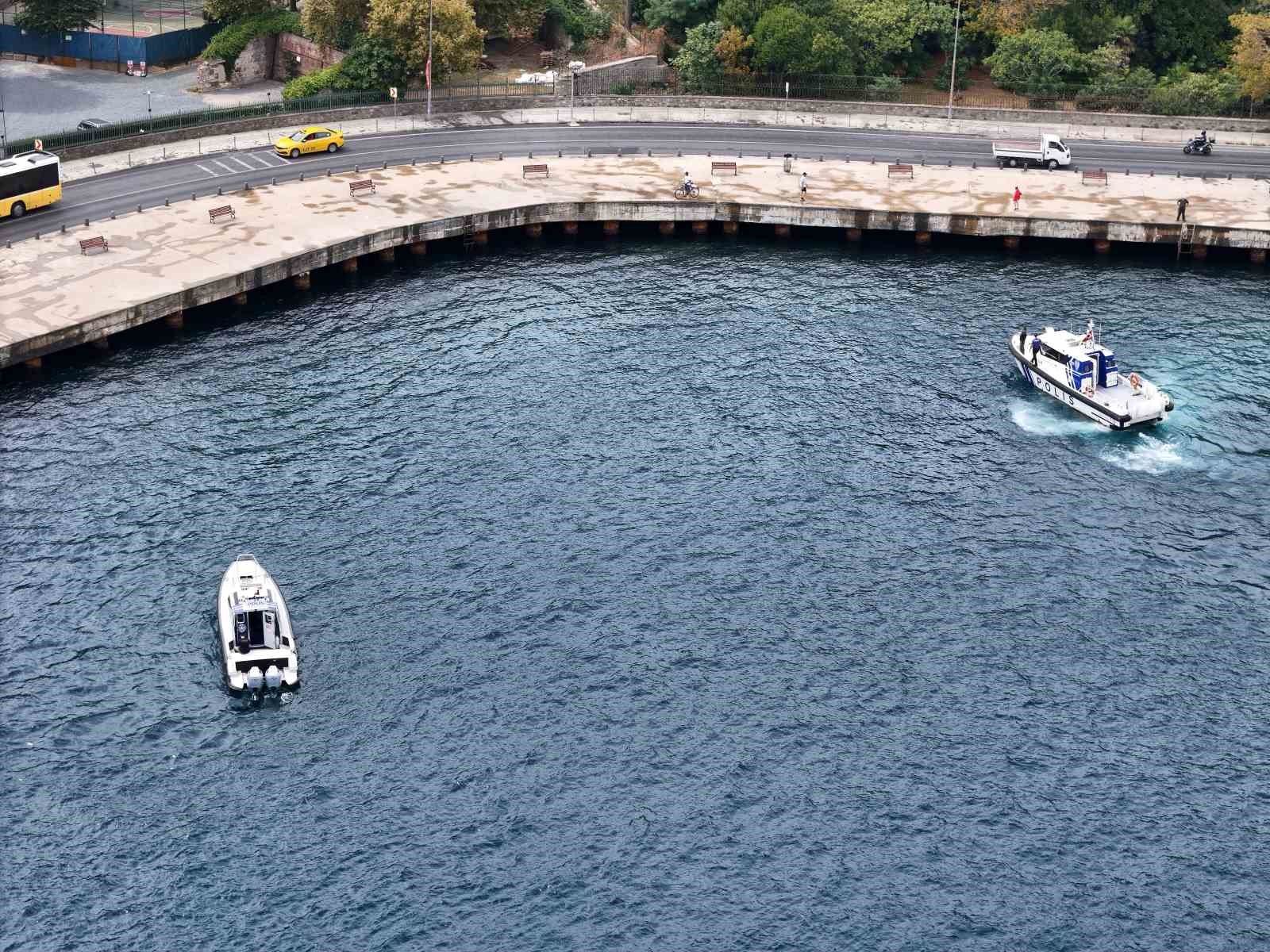 Sarıyer’de batan teknede kaybolan şahsı boğazda arama çalışmaları havadan görüntülendi