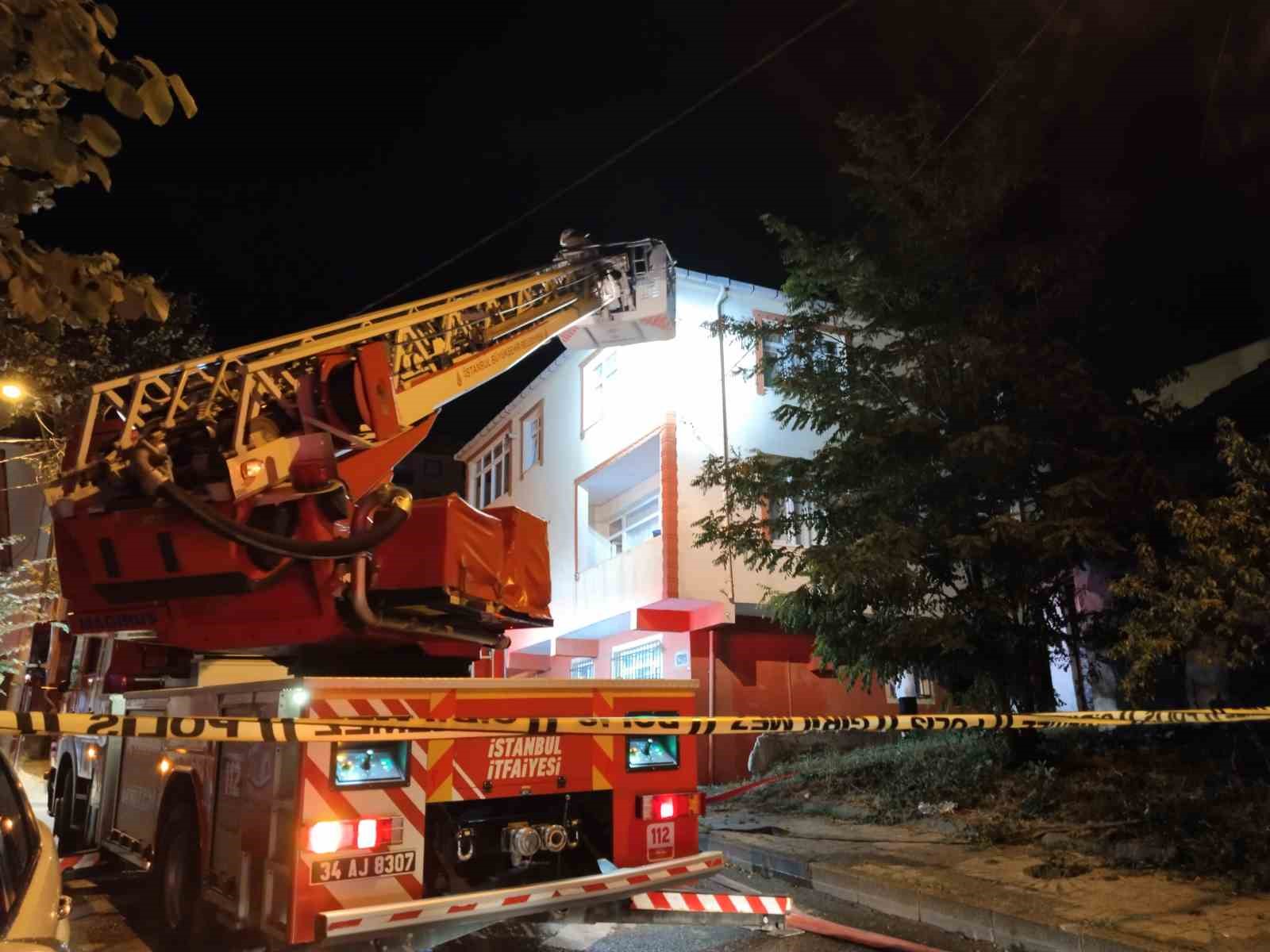 Sultanbeyli’de kömürlükte çıkan yangın mahalleliyi korkuttu