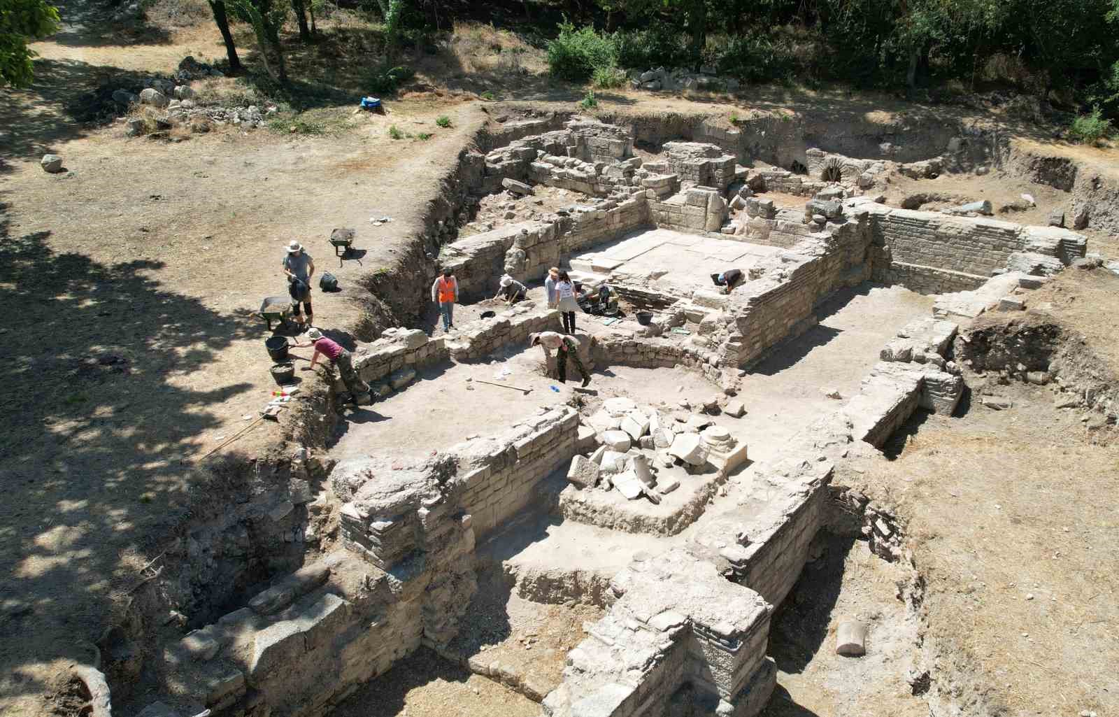 Tarihe ışık tutan Bathonea Antik Kenti’nde kazılar yeniden başladı