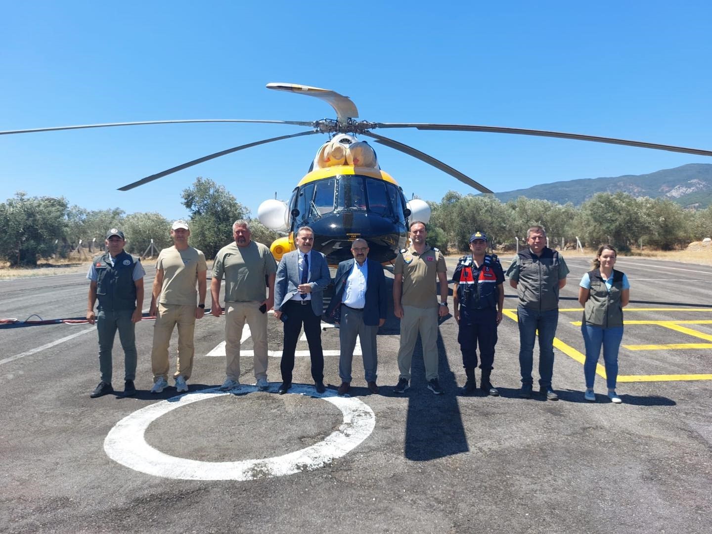 Vali Ustaoğlu yangın helikopterini inceledi