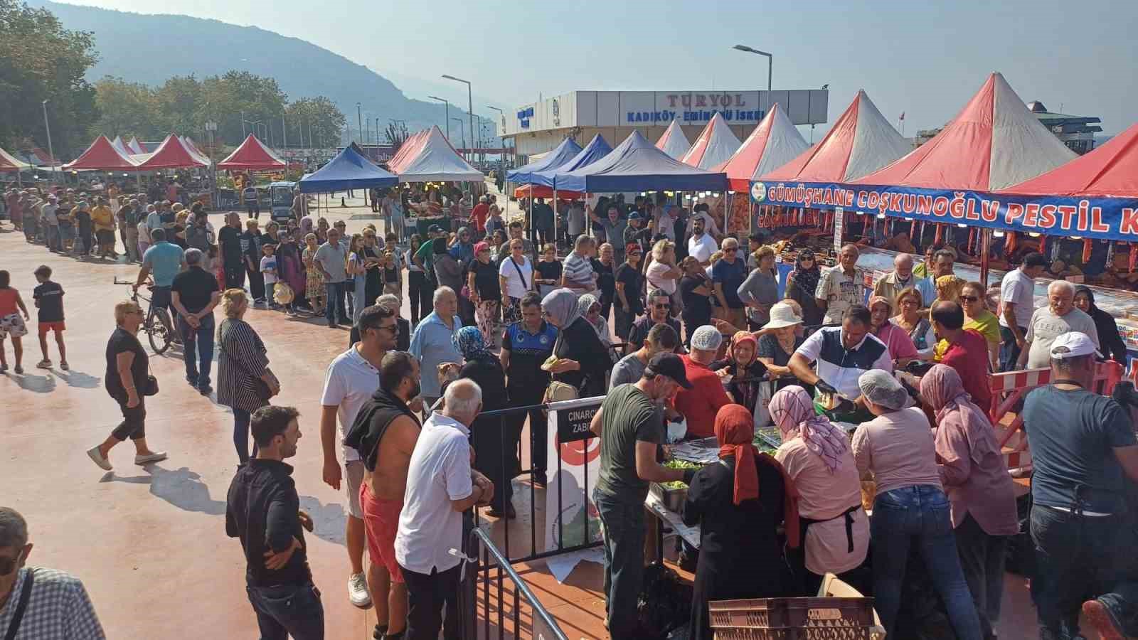 1. Çınarcık Hamsi Festivali’nde 3 ton balık ikram edildi