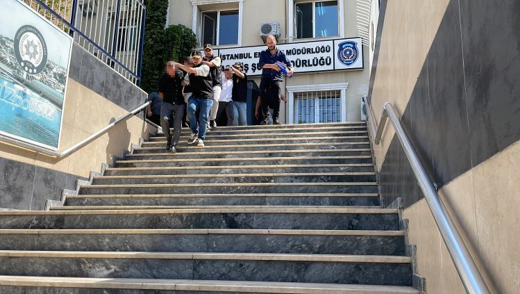 Arnavutköy’de iş yeri sahibinden 12 milyon lira haraç isteyen şüpheliler yakayı ele verdi