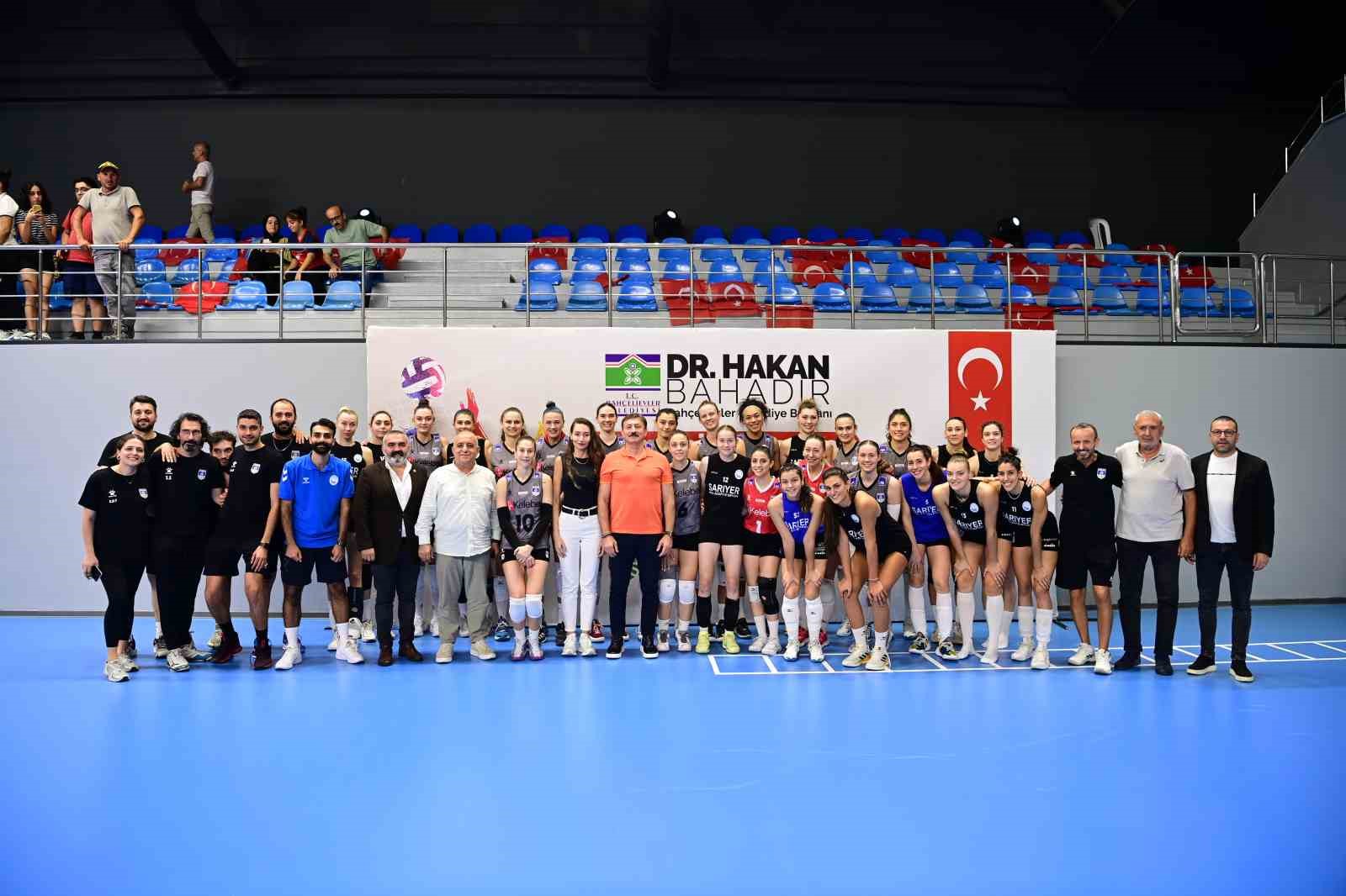 Bahçelievler’de Cumhuriyet Kupası Kadınlar Voleybol Turnuvası başladı