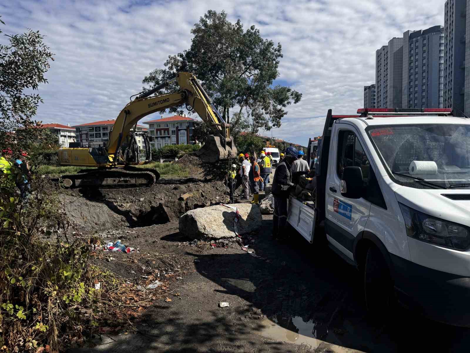 Bakırköy’de ana doğalgaz borusu patladı, sahil yolunu gaz kokusu kapladı