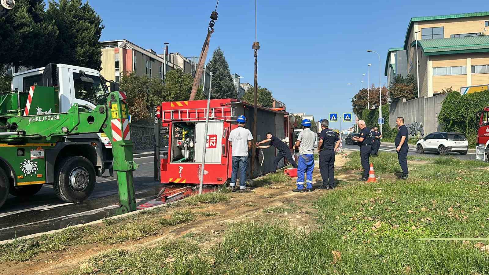 Başakşehir’de yangın ihbarına giden itfaiye aracı kazaya karıştı