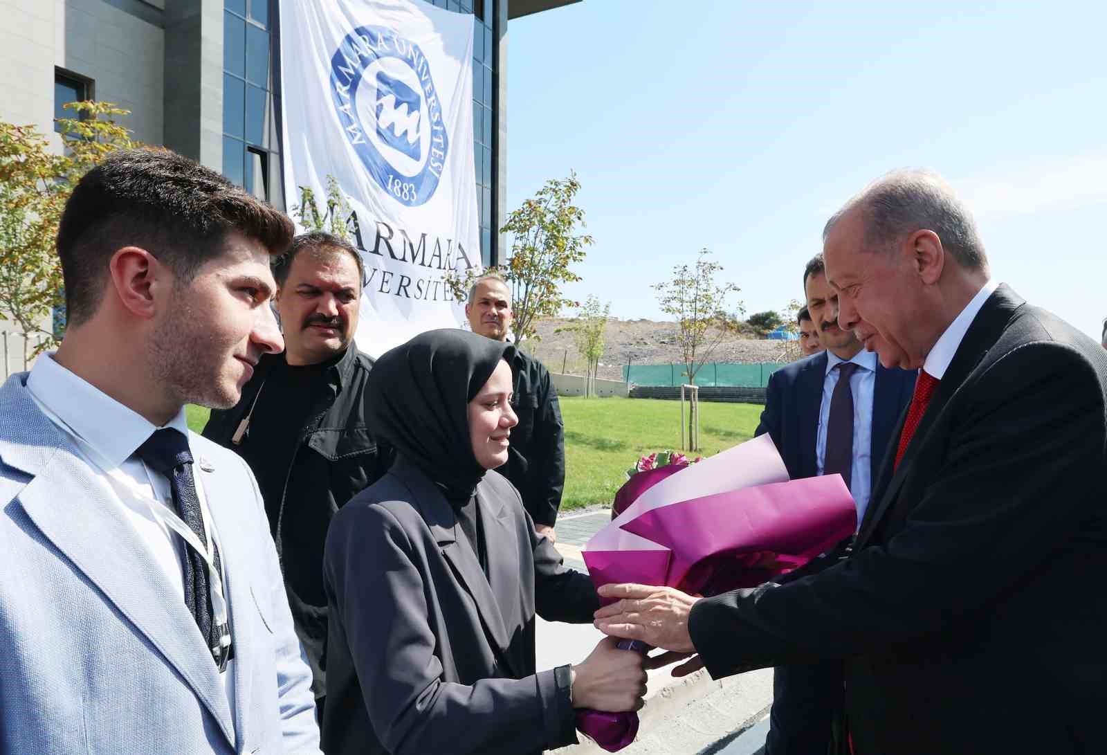 Cumhurbaşkanı Erdoğan: “Toplamda 12 milyar liralık yatırımla hayata geçirilen külliyemizle eğitim ve bilim alanındaki hedeflerimize biraz daha yaklaşıyoruz"