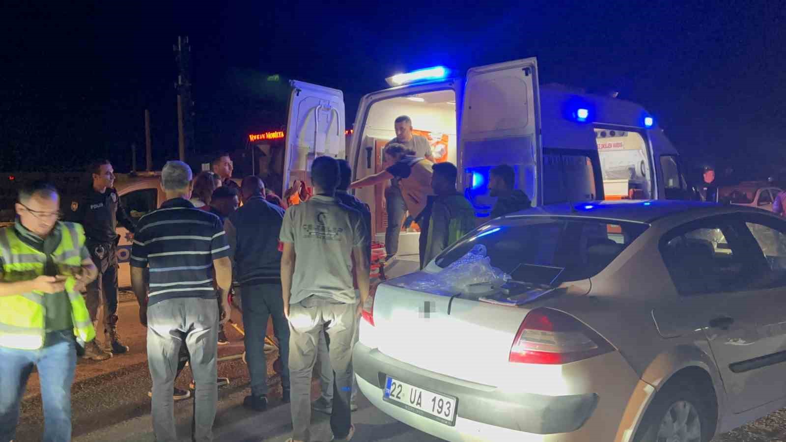 Edirne’de otomobil ile çarpışan motosikletli yaralandı