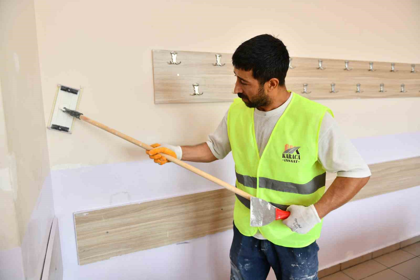 Esenyurt Belediyesi’nden ilçedeki okullarda yenileme çalışması