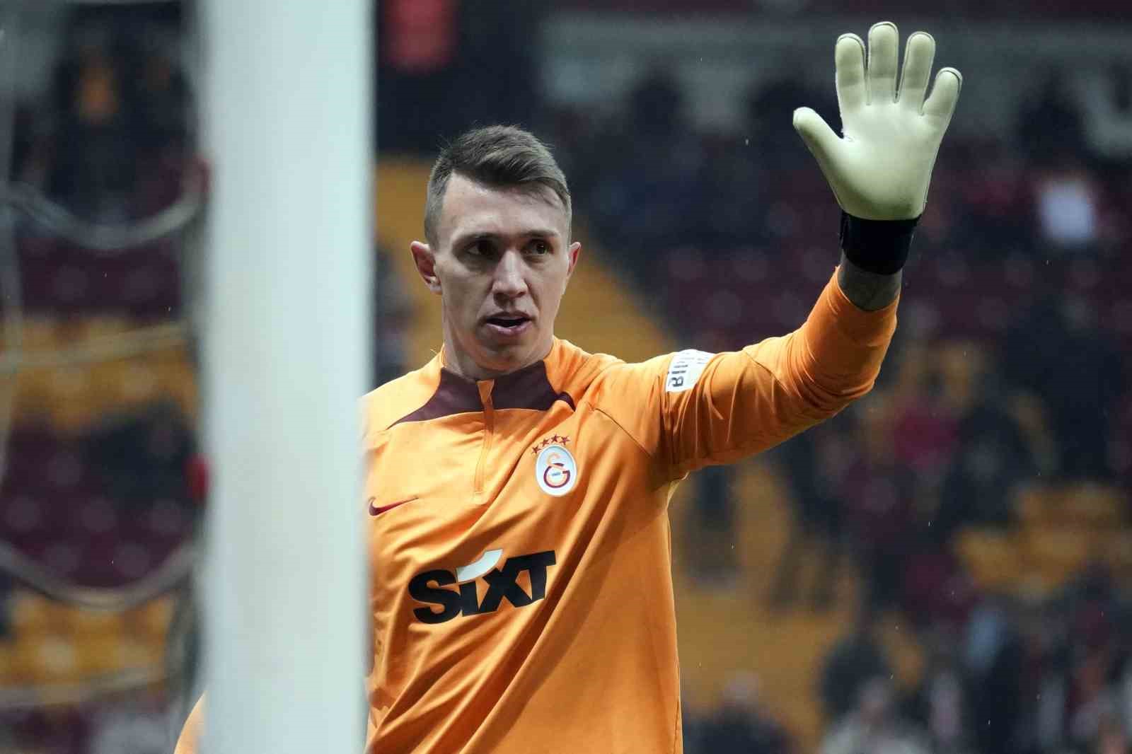 Galatasaray’da derbilerin en deneyimlisi Fernando Muslera