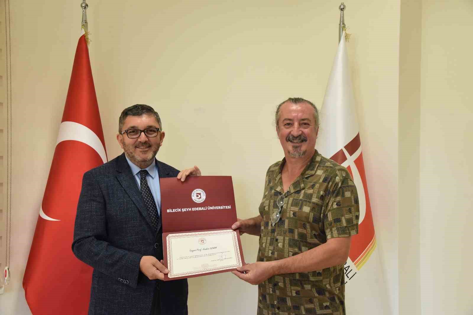 Güzel Sanatlar ve Tasarım Fakültesi Dekanlığına atanan Prof. Dr. Yurdakul görevine başladı