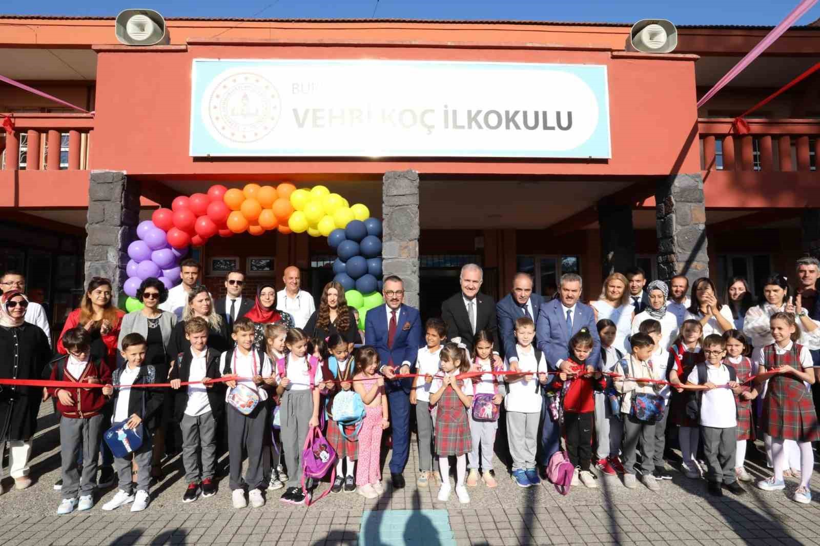 İlk ders zilini protokol çaldı