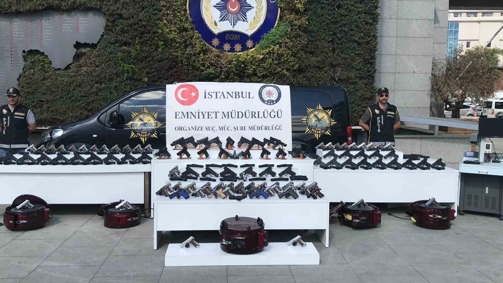 İstanbul’da silah kaçakçılarına operasyon: 227 silah ele geçirildi