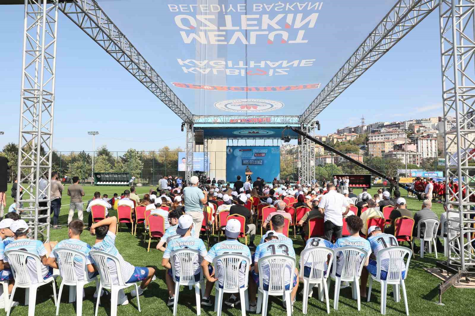 Kağıthane Belediyesi Sadabad Spor Sahası’nı yenileyerek hizmete açtı