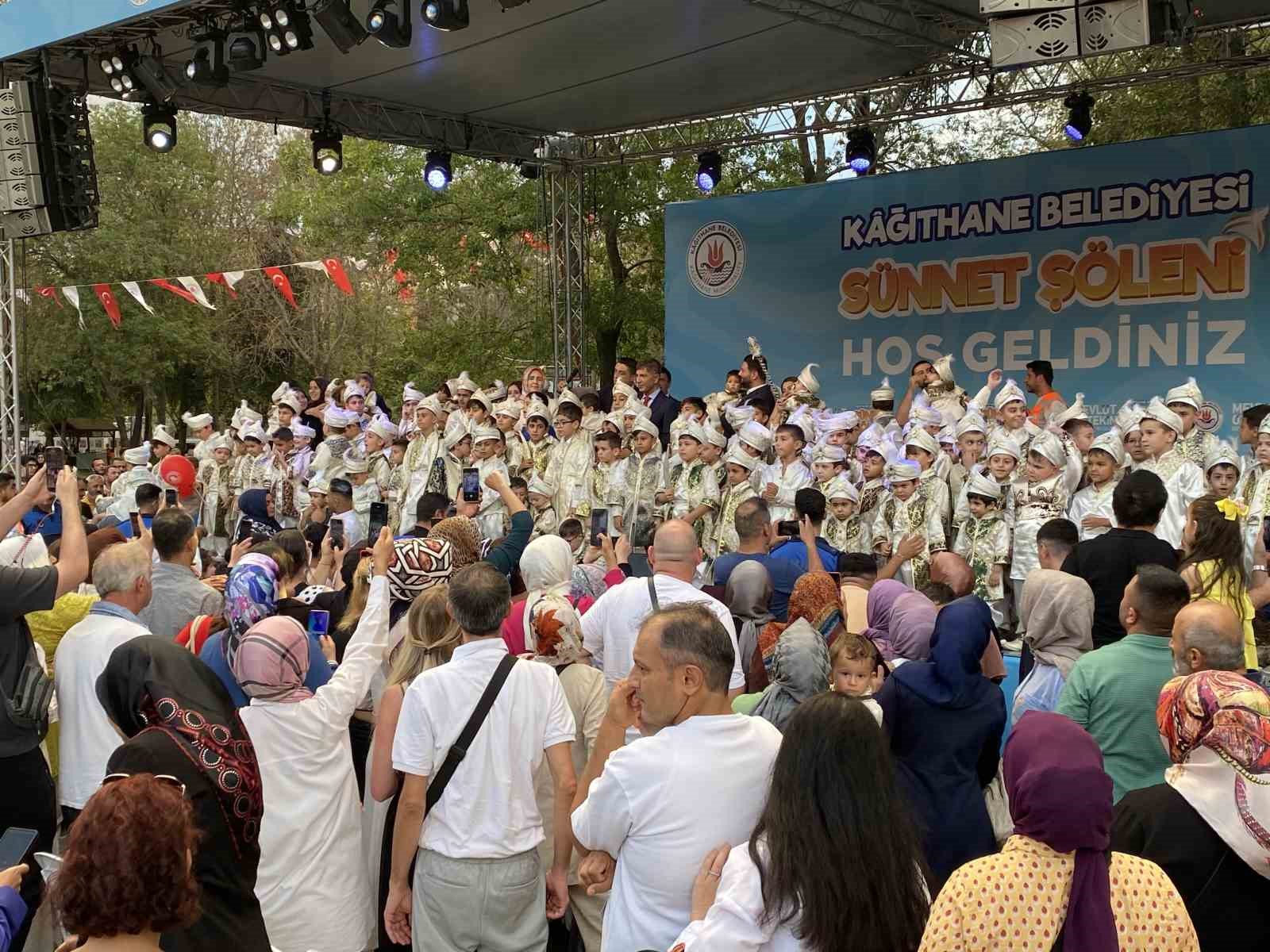 Kağıthane Belediyesi’nin düzenlediği sünnet şöleninde bin çocuk sünnet oldu