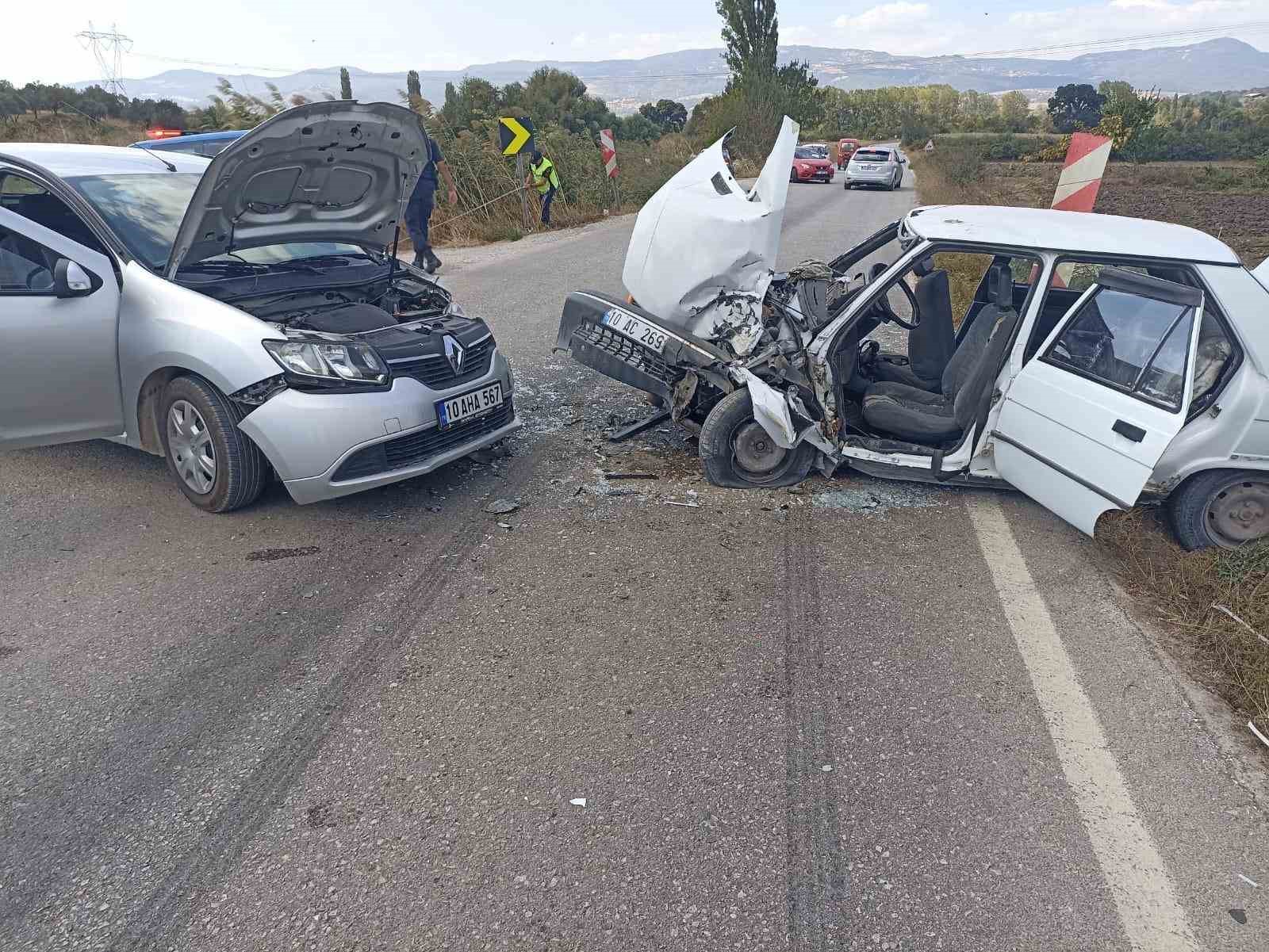 Savaştepe’de zincirleme trafik kazası; 3 yaralı