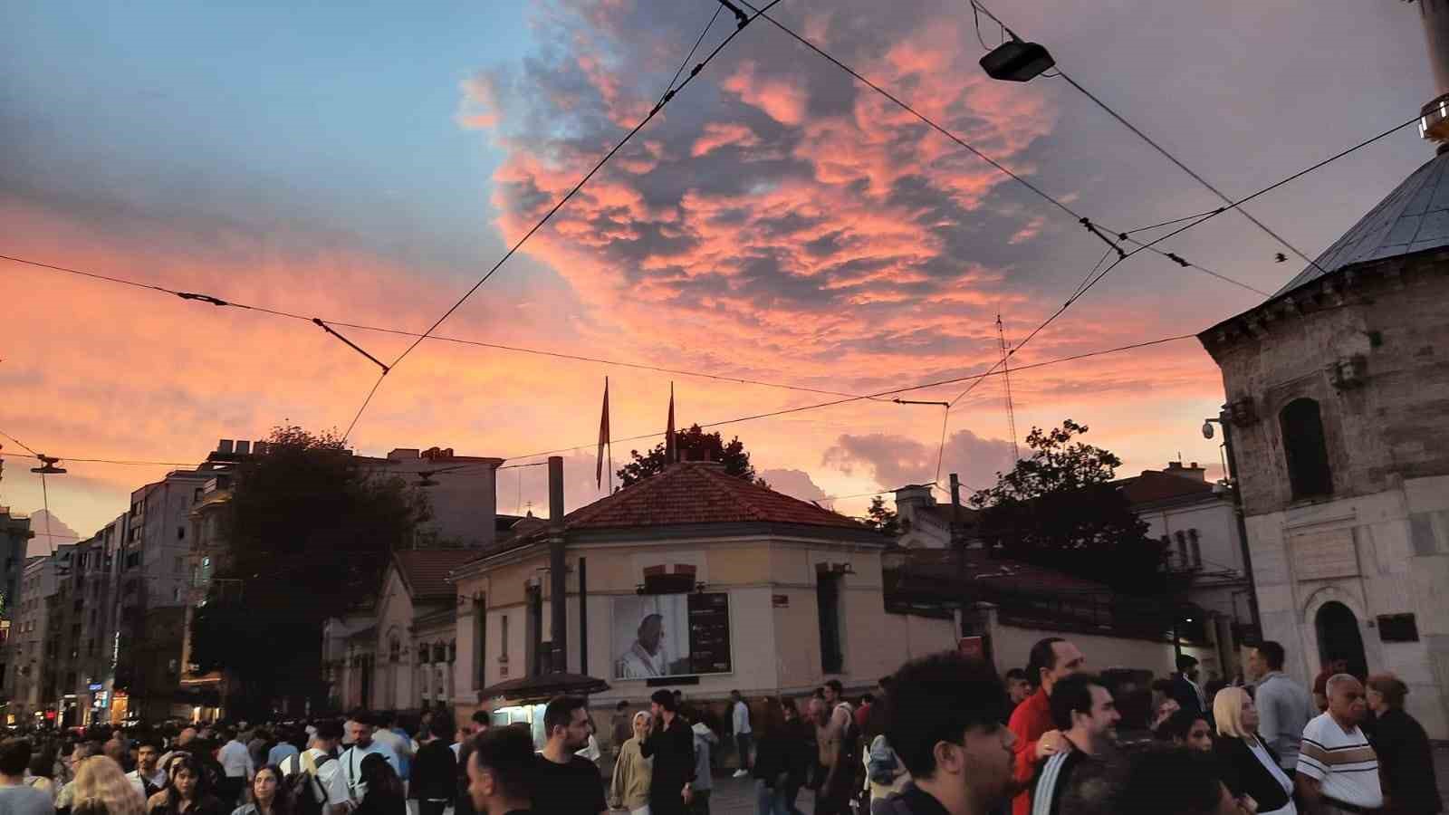 Taksim’de kartpostallık gün batımı manzarası hayran bıraktı