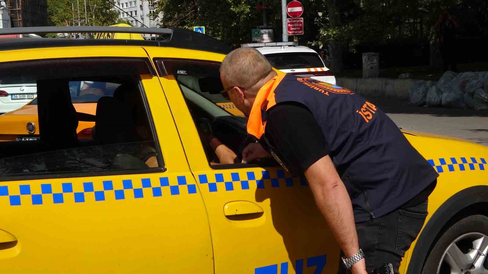 Taksim’de taksimetre açmayan taksilere ceza