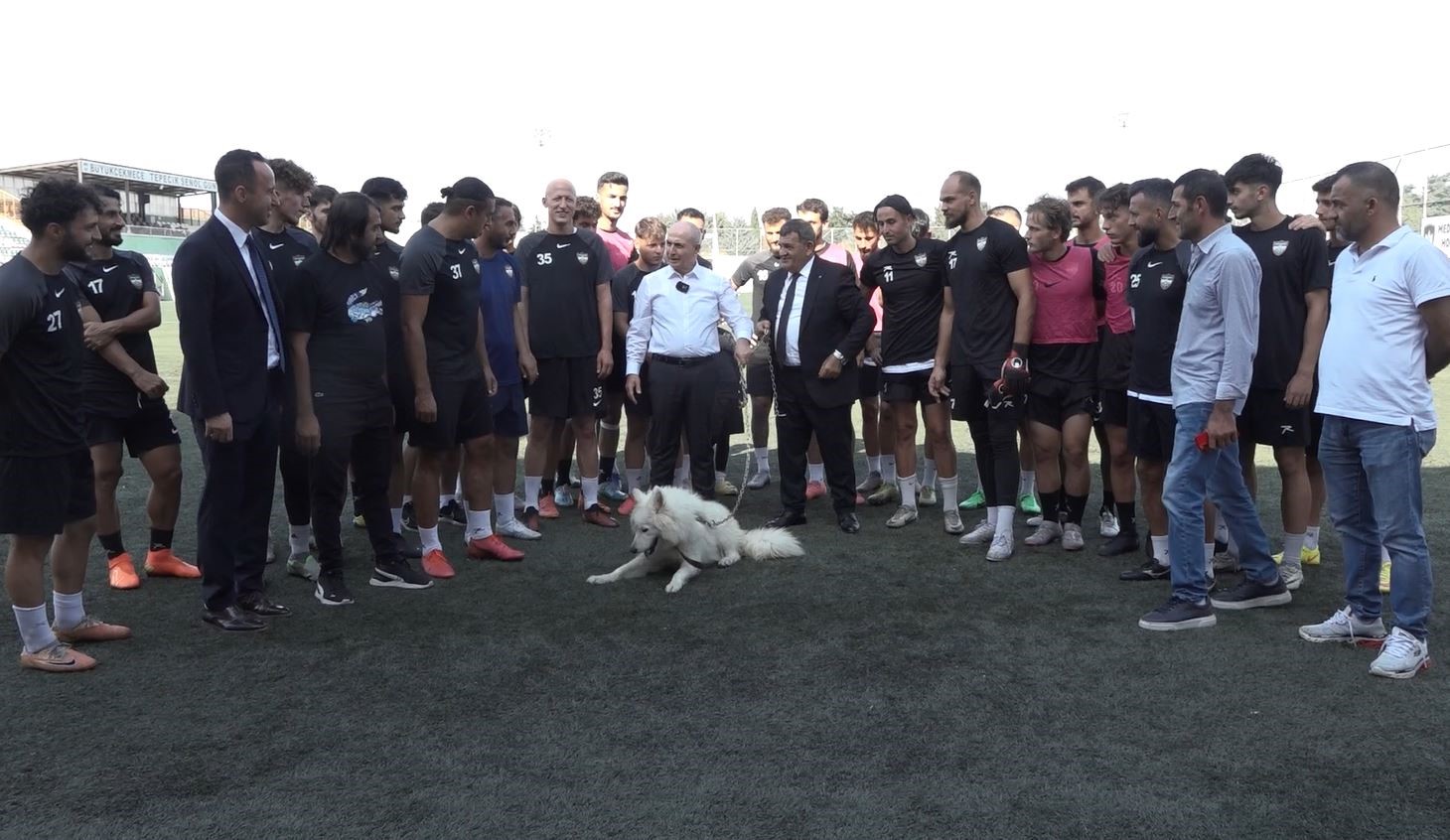 Tepecik Spor’un sahiplendiği sevimli köpek takımın maskotu oldu