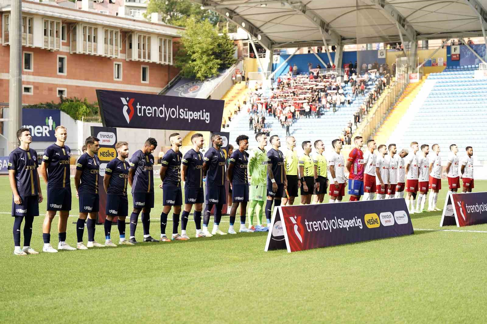 Trendyol Süper Lig: Kasımpaşa: 0 - Antalyaspor: 0 (Maç devam ediyor)