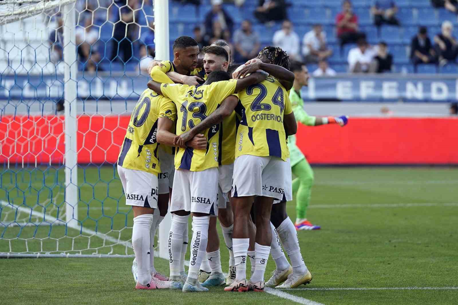 Trendyol Süper Lig: Kasımpaşa: 0 - Fenerbahçe: 2 (İlk yarı)