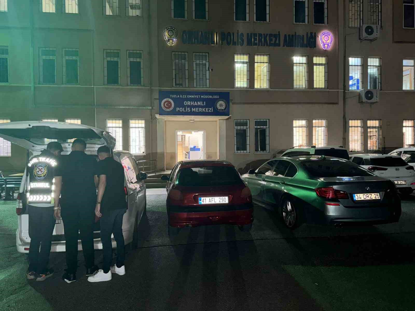 Tuzla’da düğün konvoyu yaparak yolu kapatan sürücülere ceza