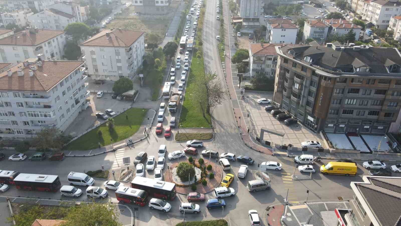 UKOME kararı ile kapatılan yol trafik yoğunluğunu artırdı