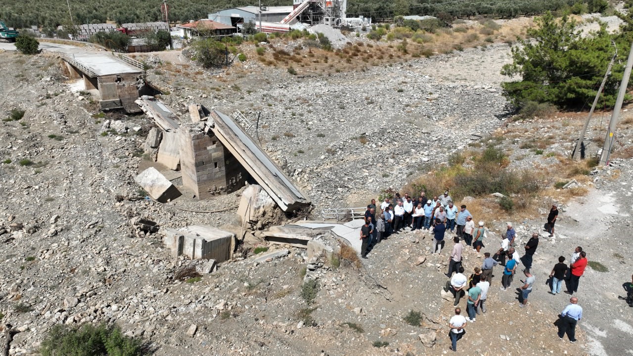 Zeytinli Çayı’nda sel felaketinde yıkılan köprünün yeniden yapılması isteniyor