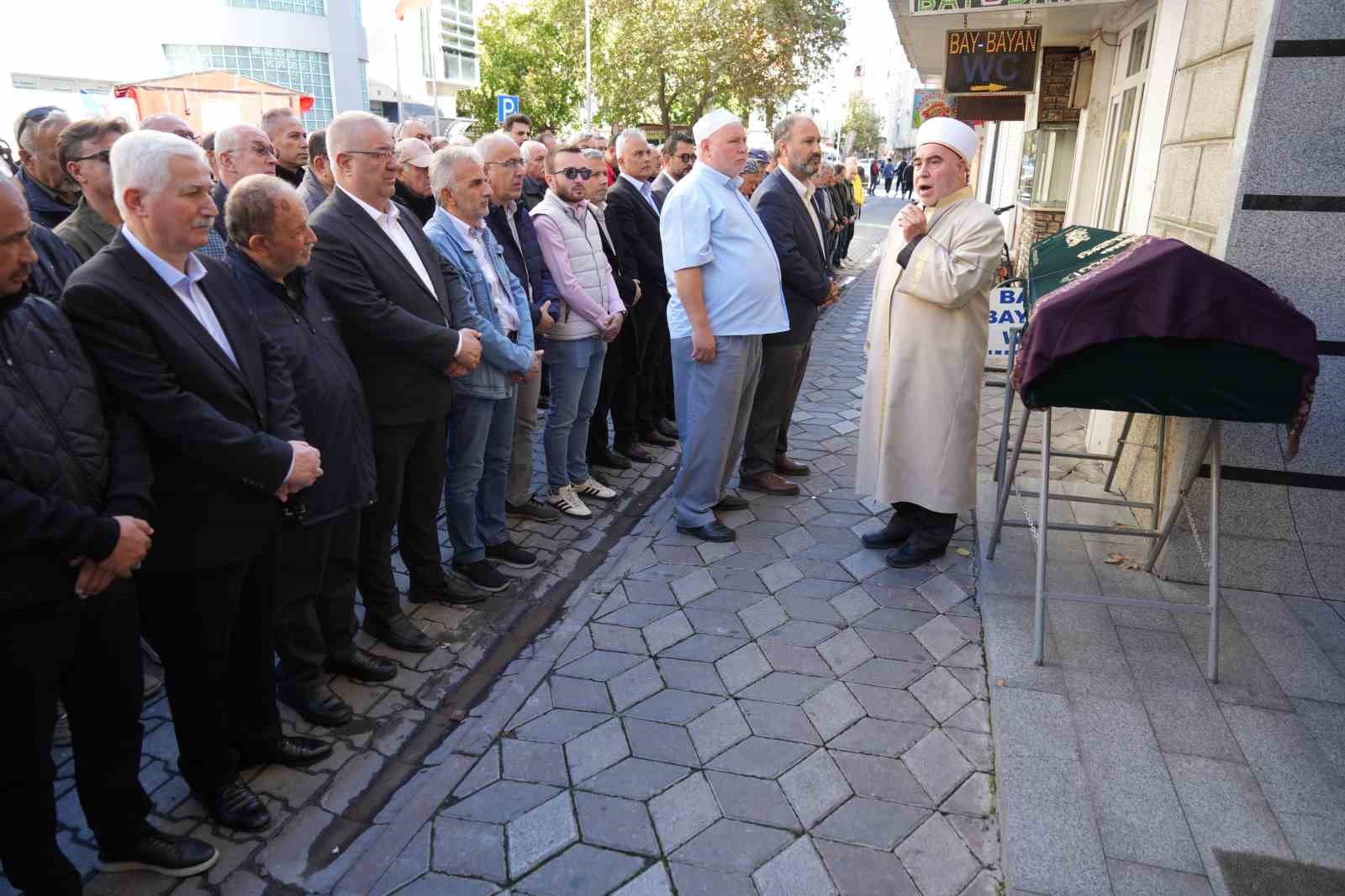 Aksaray’daki kazada yaralanarak tedavi gördüğü hastanede hayatını kaybeden Hafize Çimen, Edremit’te defnedildi