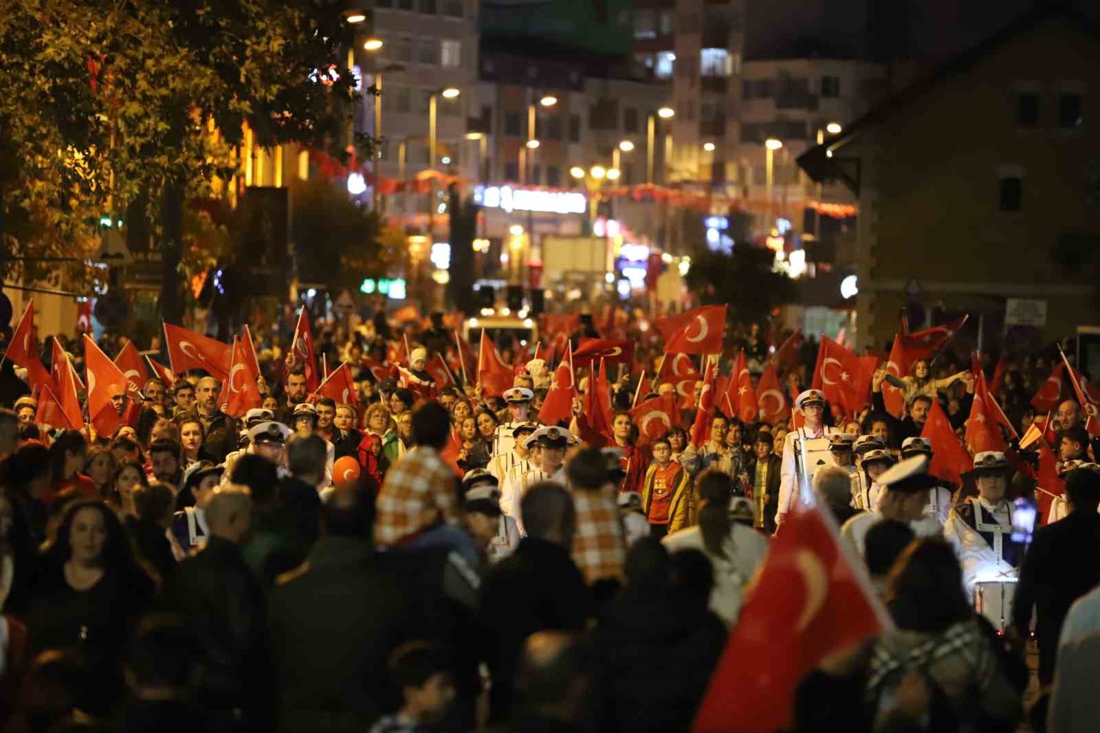 Bandırma’da "Gece Yolcuları" rüzgarı