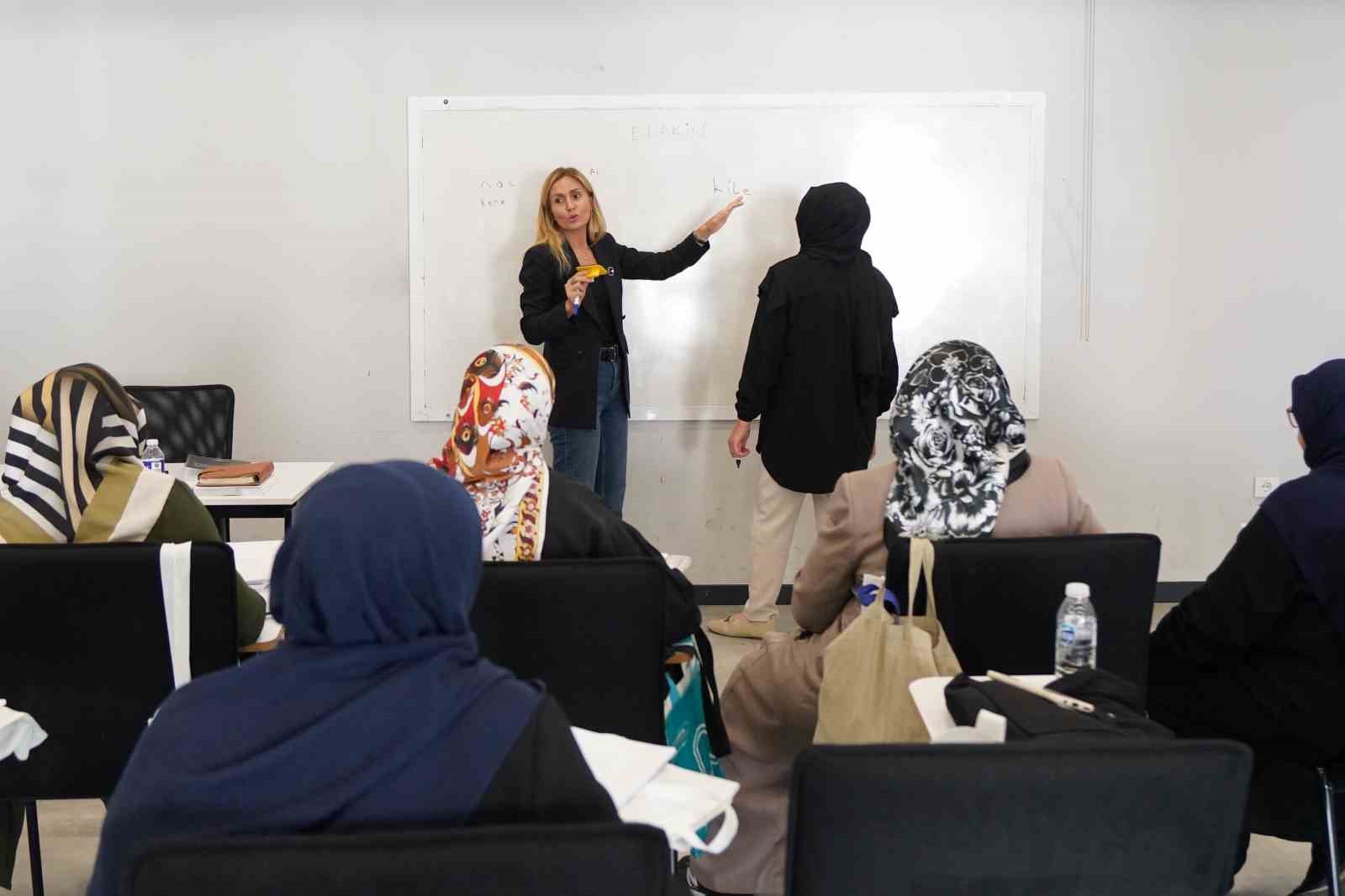 Beylikdüzü’nde okuma yazma kursunun yeni dönemi başladı