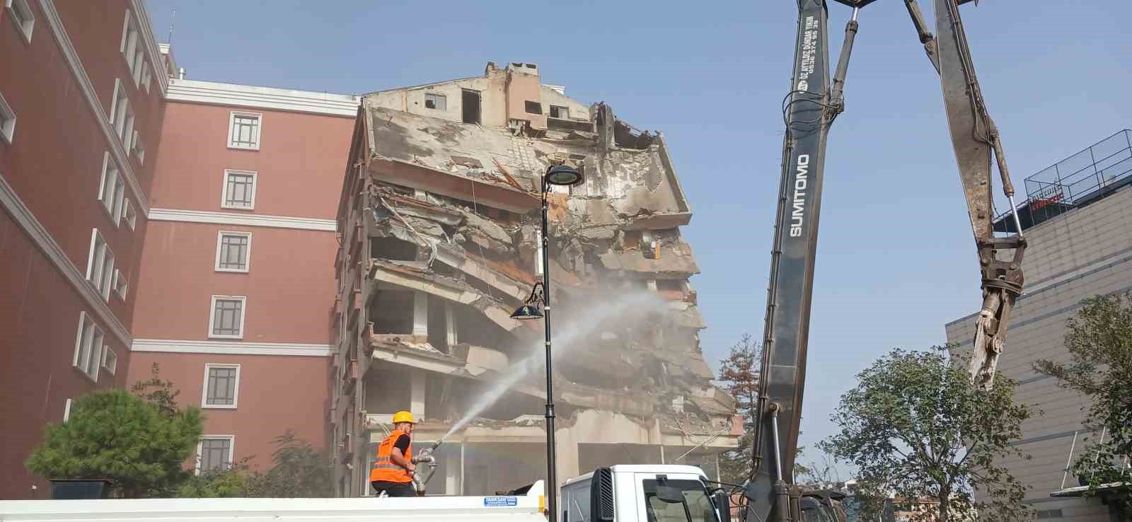 Büyükçekmece’de 47 yıllık binada kentsel dönüşüm çalışmaları başladı