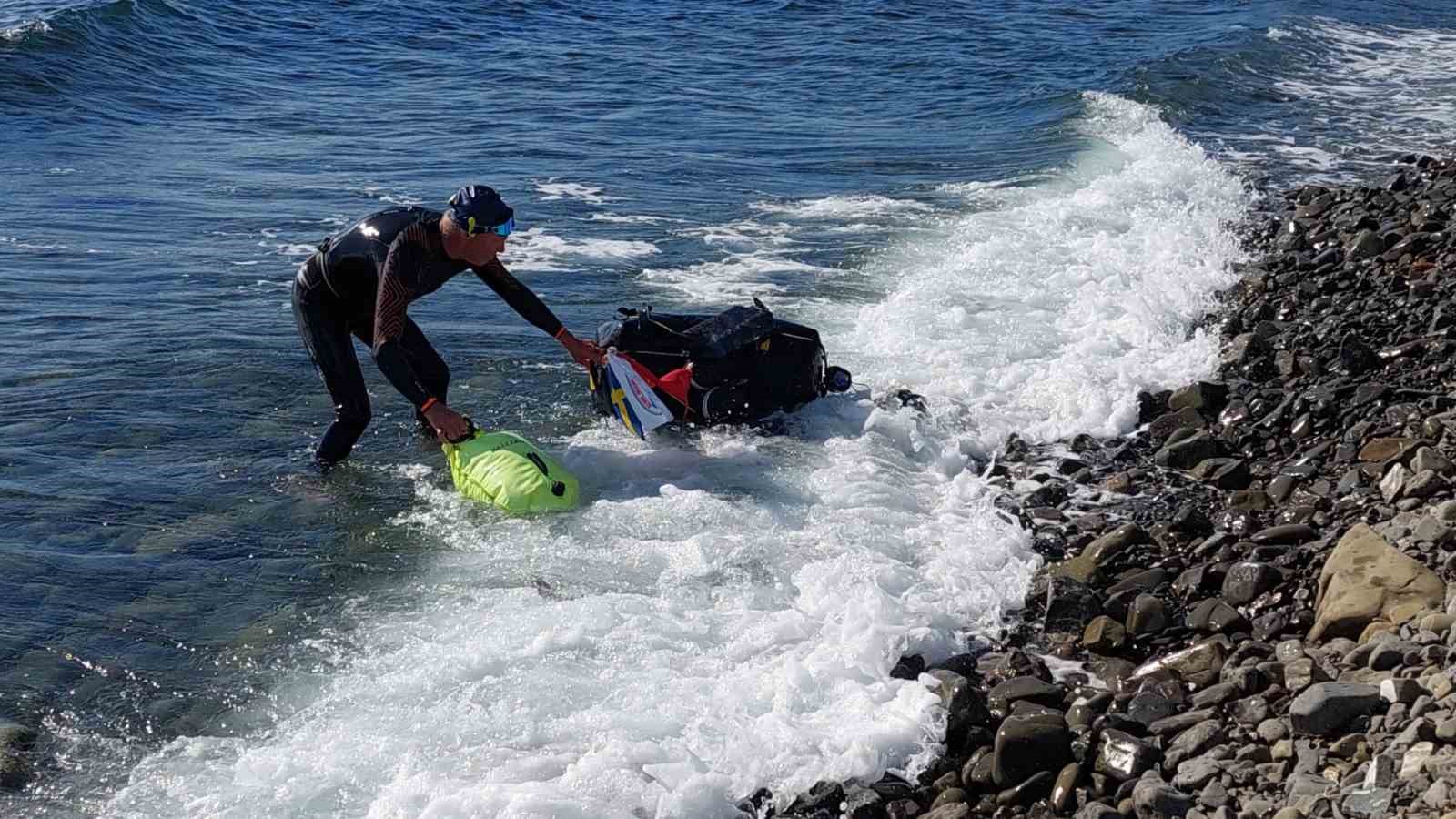 Çadırıyla Türkiye’den İspanya’ya yüzüyor: 10 bin kilometreyi 10 yılda yüzecek