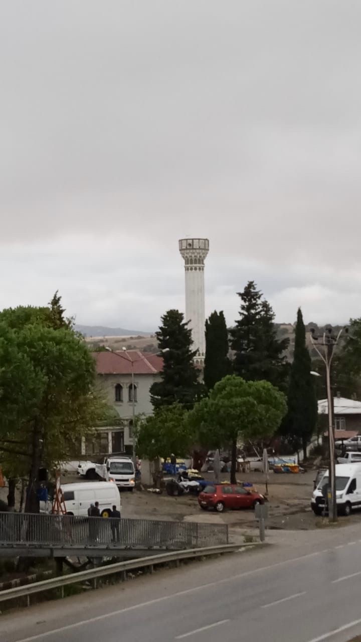 Çanakkale’de yıldırım düştü, cami minaresi yıkıldı