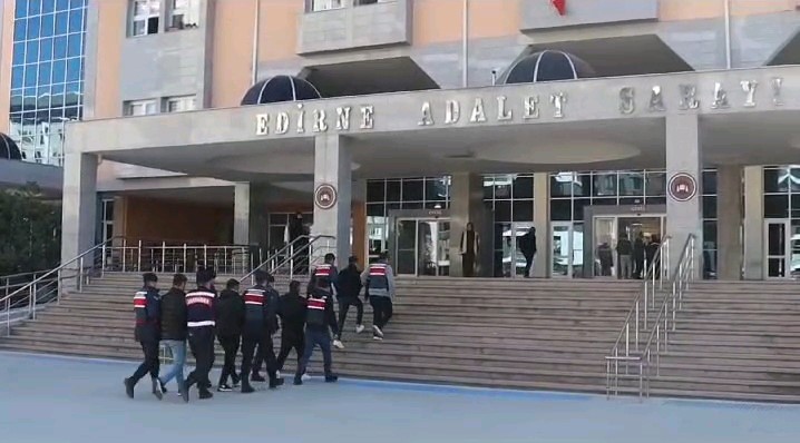 Canlı yayın yaparak göçmen kaçakçılığı yapan organizatörler cezaevine teslim edildi