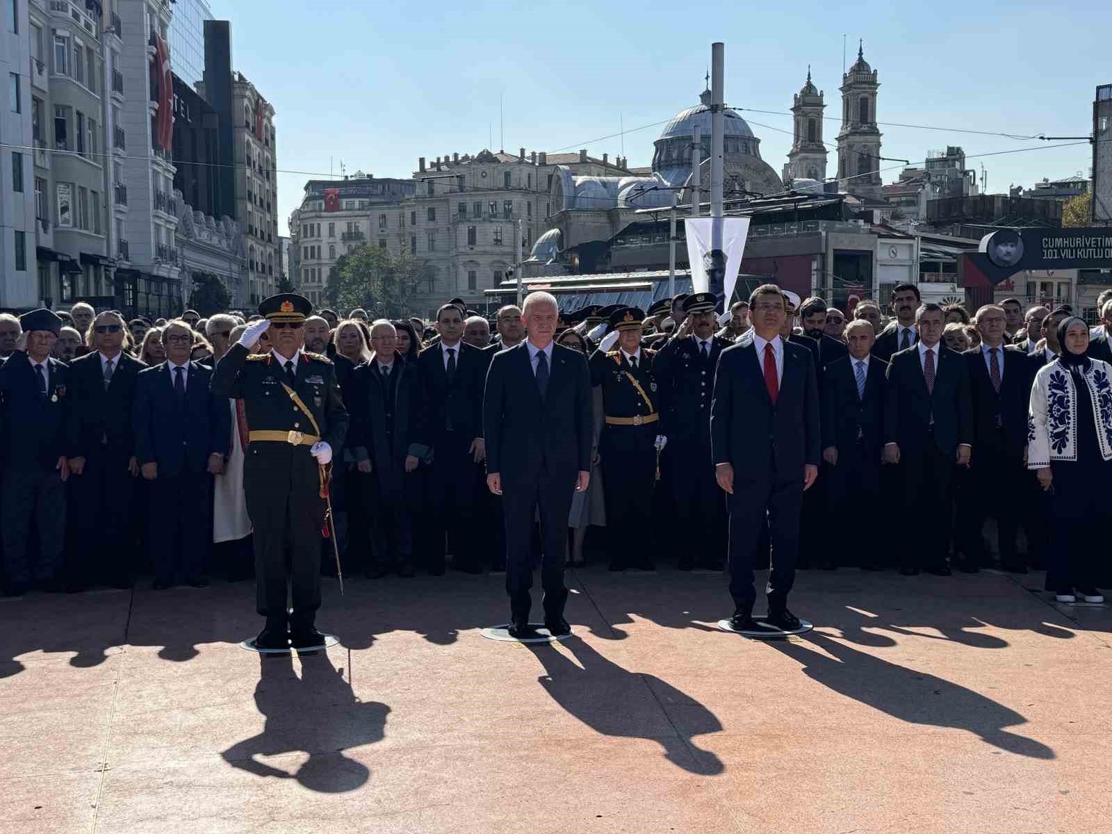 Cumhuriyet Bayramı öncesi Taksim’de tören düzenlendi