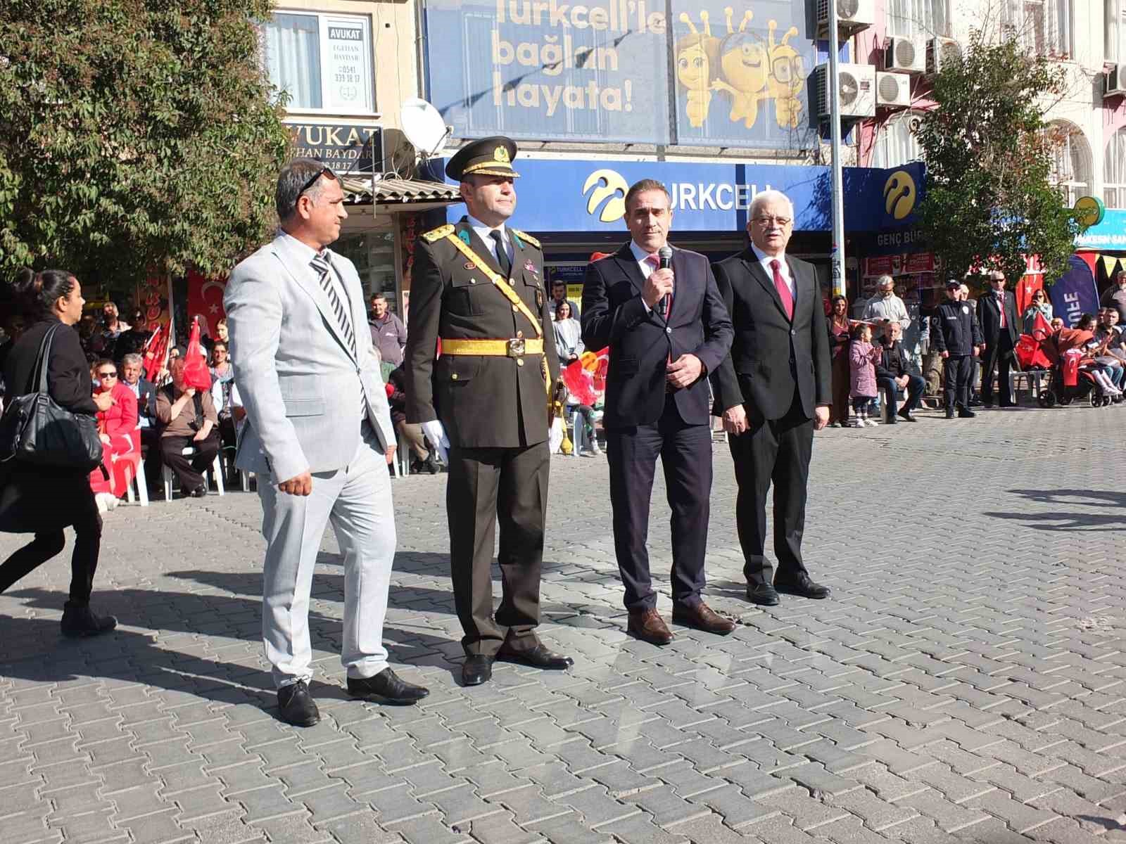 Cumhuriyetin 101.yılı Burhaniye’ de törenlerle kutlandı