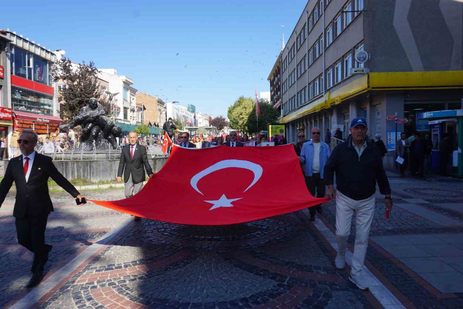 Edirne’de emekli astsubaylardan görkemli kutlama