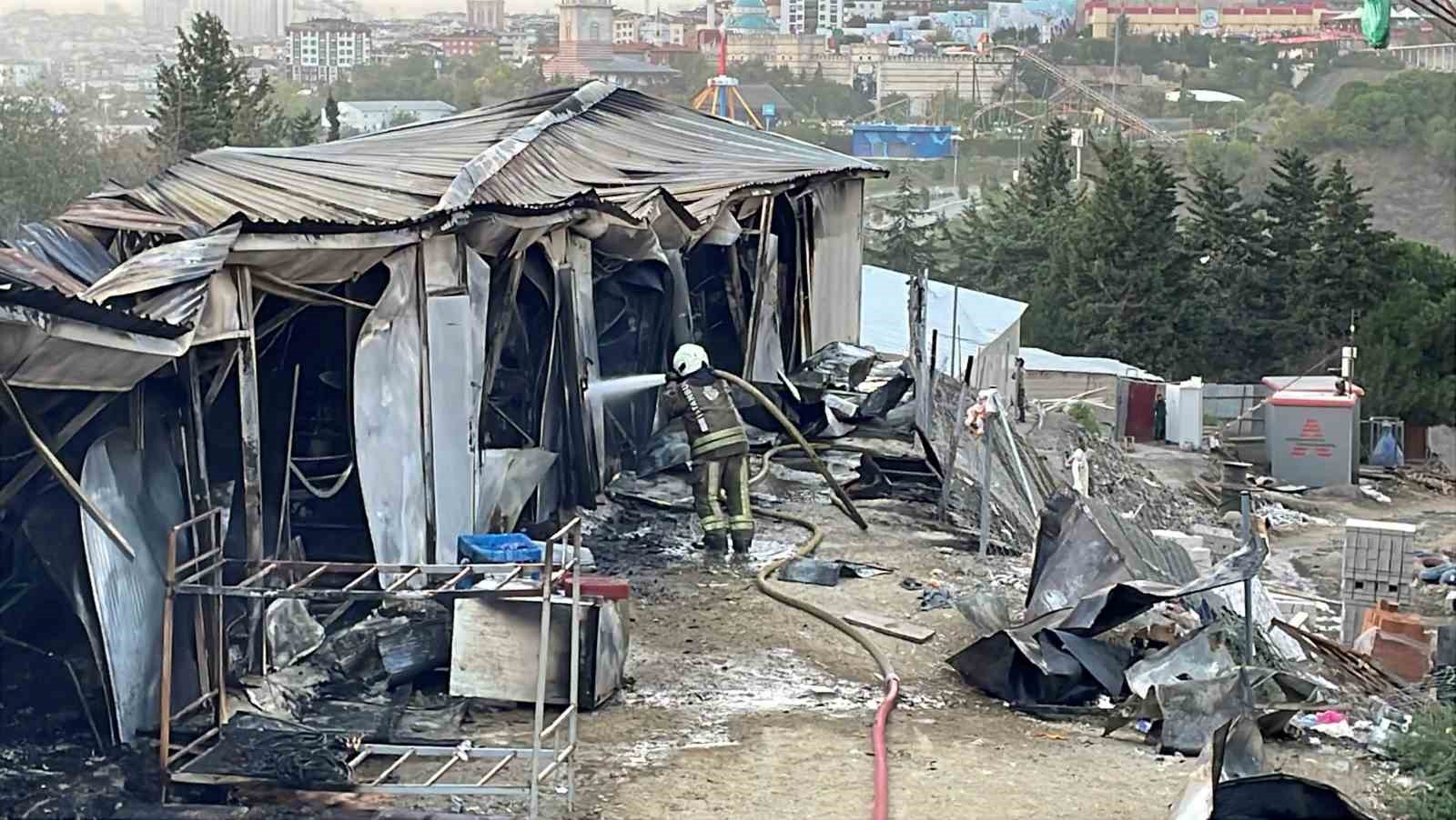 Gaziosmanpaşa’da işçilerin kaldığı konteynerlerde yangın