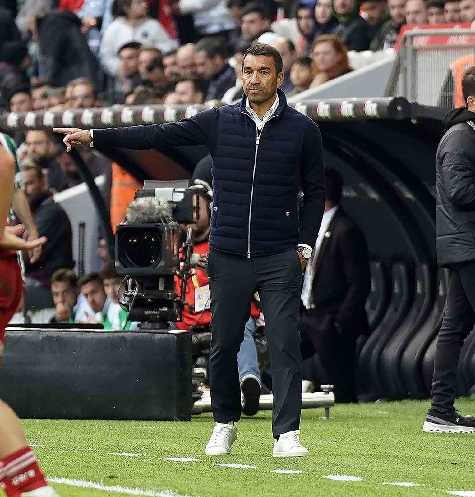 Giovanni van Bronckhorst, Süper Lig’de ilk derbisine çıkacak