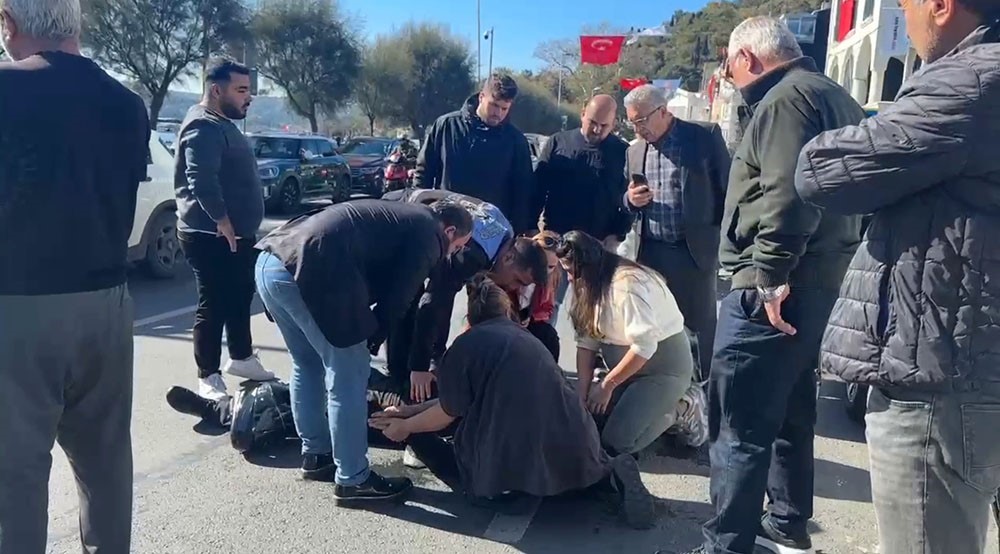 Lüks cipe çarpan motosikletli zabıta yaralandı: Ağlayan kadın sürücü bir an olsun başından ayrılmadı