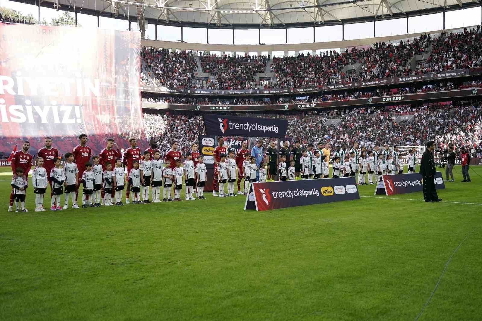 Trendyol Süper Lig: Beşiktaş: 0 - Konyaspor: 0 (Maç devam ediyor)