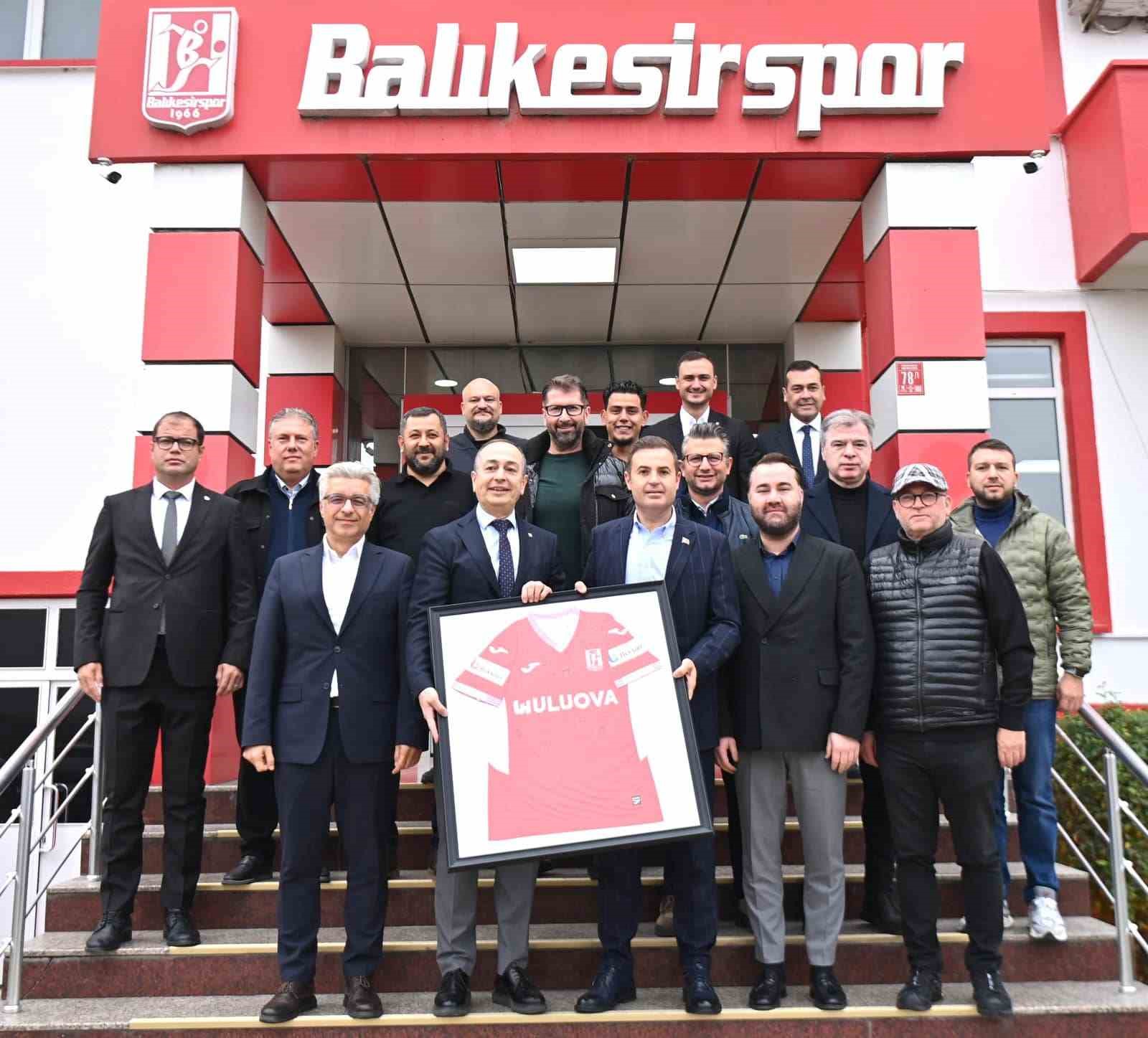 Balıkesir Büyükşehir Belediye Başkanı Ahmet Akın, Balıkesirspor Kulübü’nü ziyaret etti