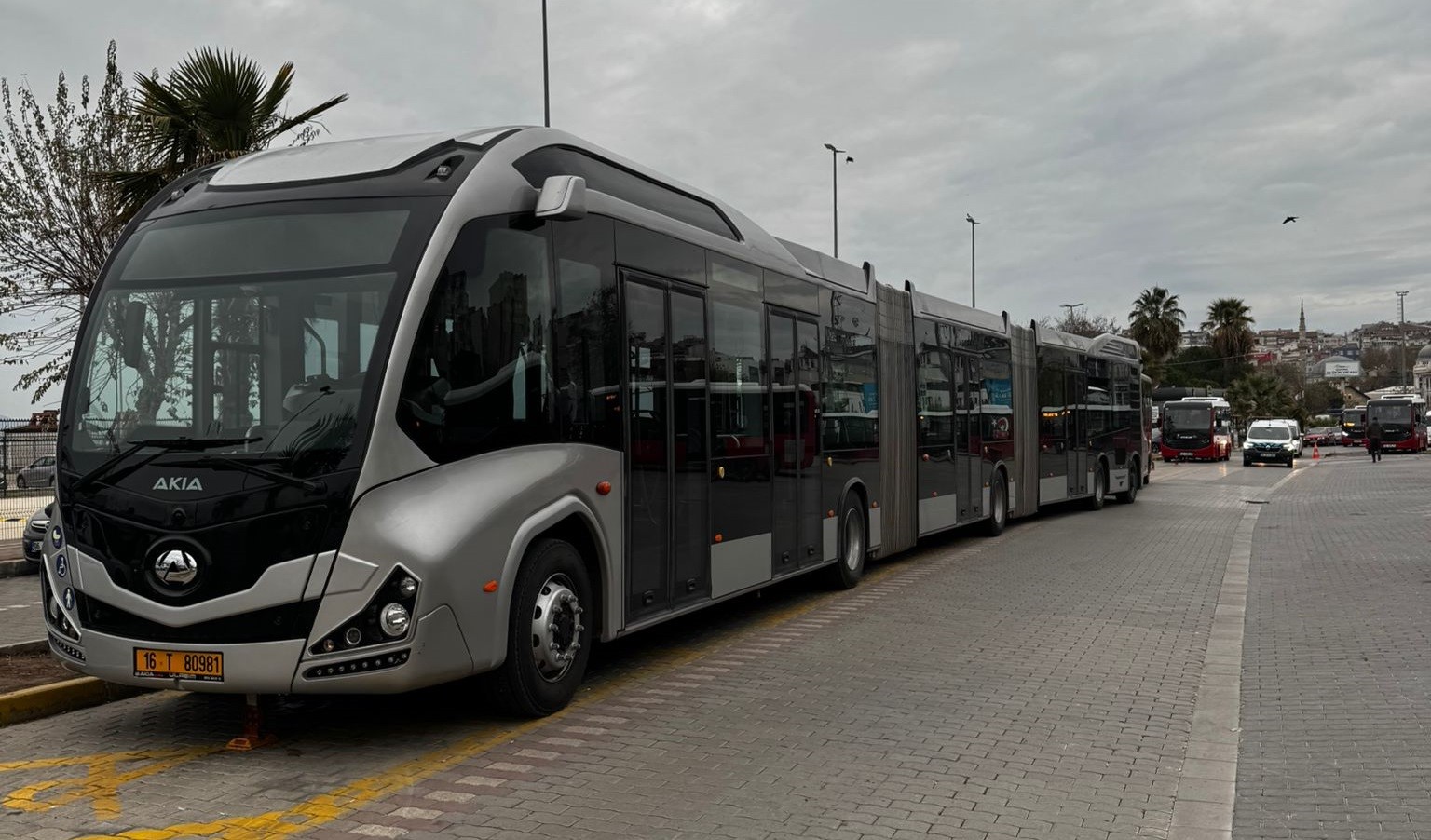 Bandırma’da 282 kişilik metrobüs hizmete girdi