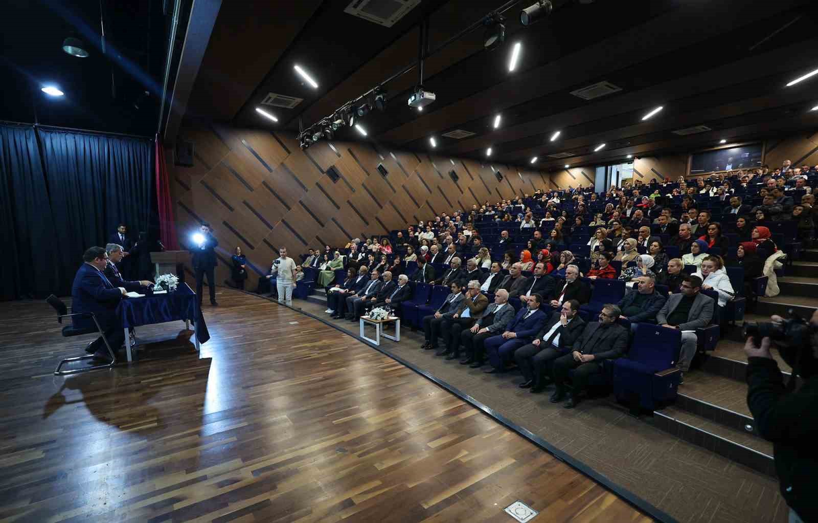 Başkan Alemdar: "İnşa edilecek yeni ve güçlü Sakarya’da gençlerimiz kendi hikayesini yazacak"