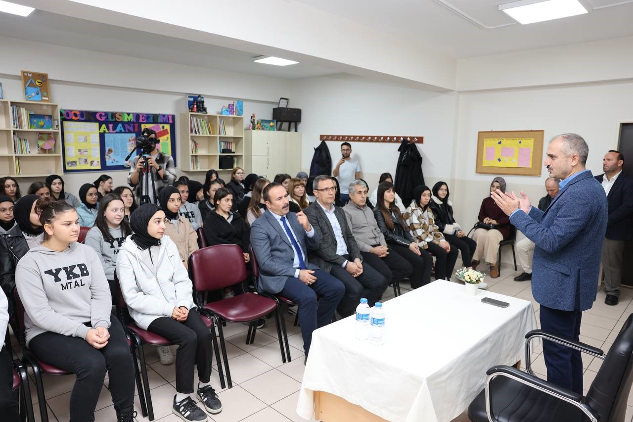 Başkan Çiftçi’den gençlere: "Hayatta karşılaştığınız herkes sizin için bir tecrübedir"