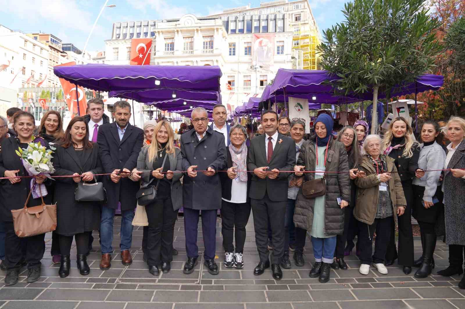 Beyoğlu Belediyesi tarafından kurulan ‘Kadın El Emeği Pazarı’ açıldı