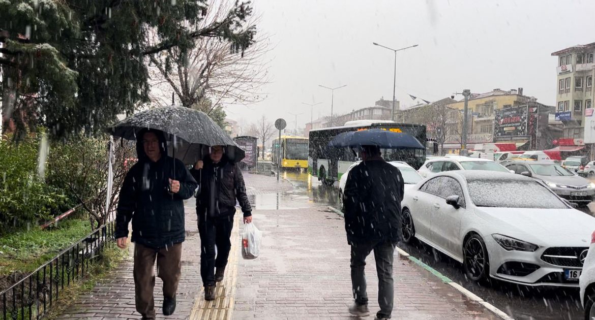 Bursa’da kent merkezi beyaza büründü