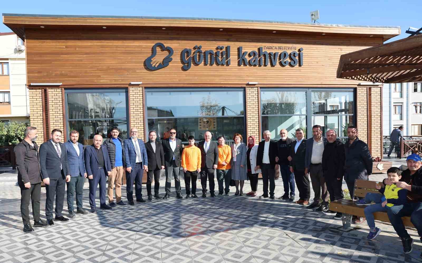 Gönül Kahvesi’nin "özel" garsonları