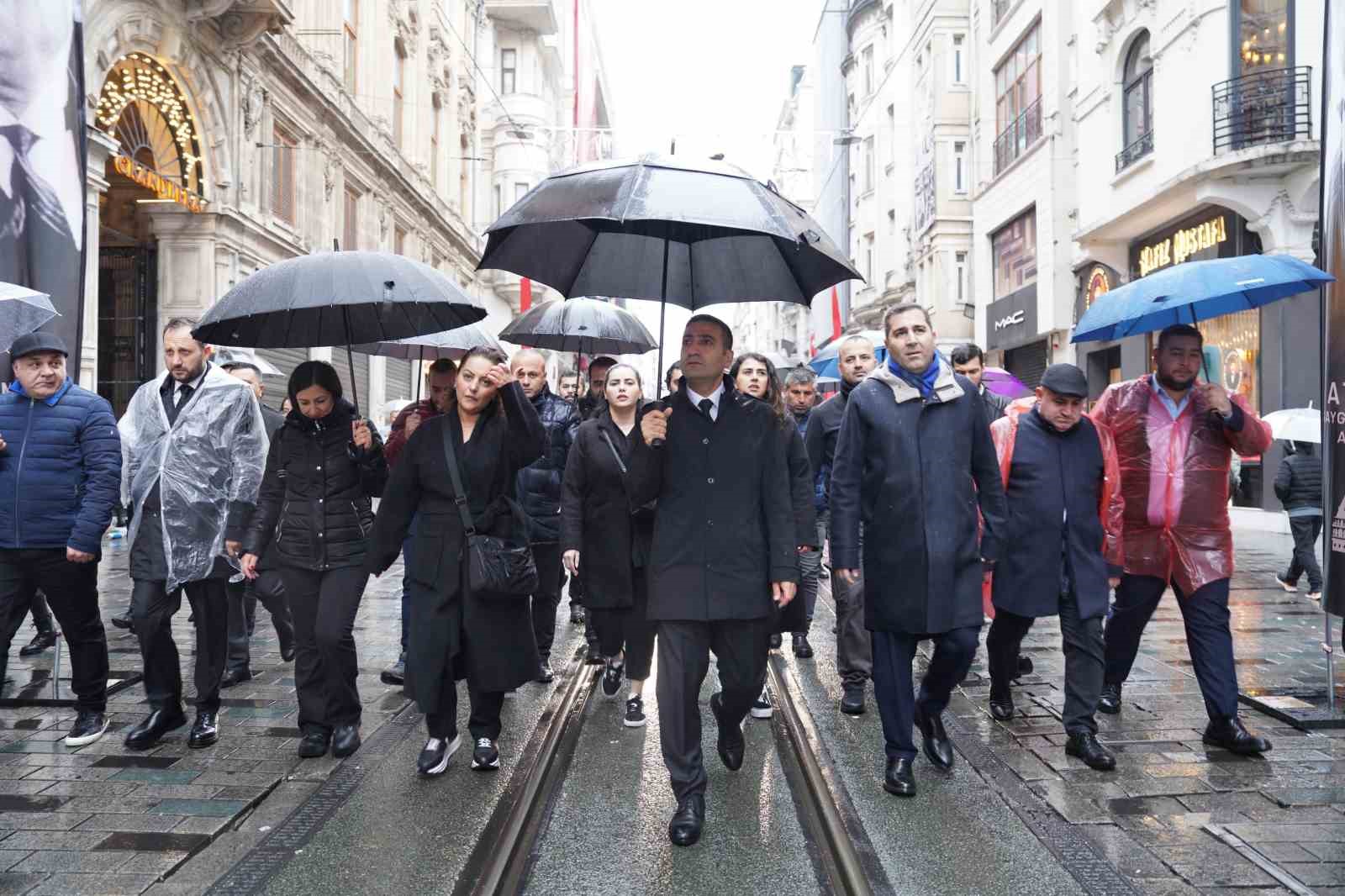 İstiklal Caddesi Atatürk’ün sesi ile yankılandı