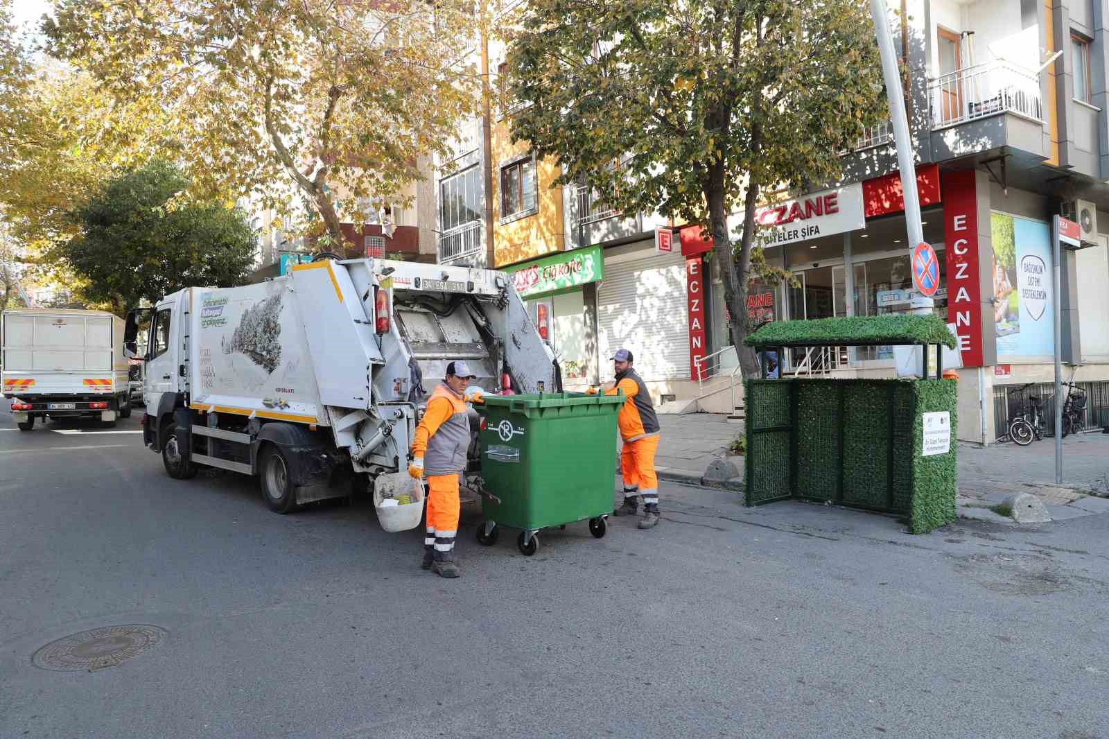 Sultangazi’de "Çöpler Konteynere" uygulaması başlatıldı